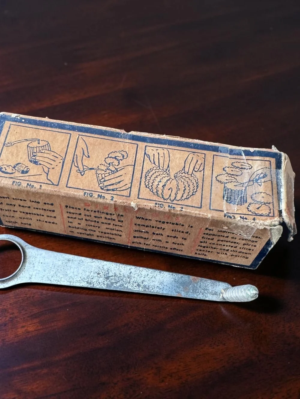 Vintage Kitchen Utensil Lot Retro Peelers Spiral Slicer Feather Touch Knife Mold